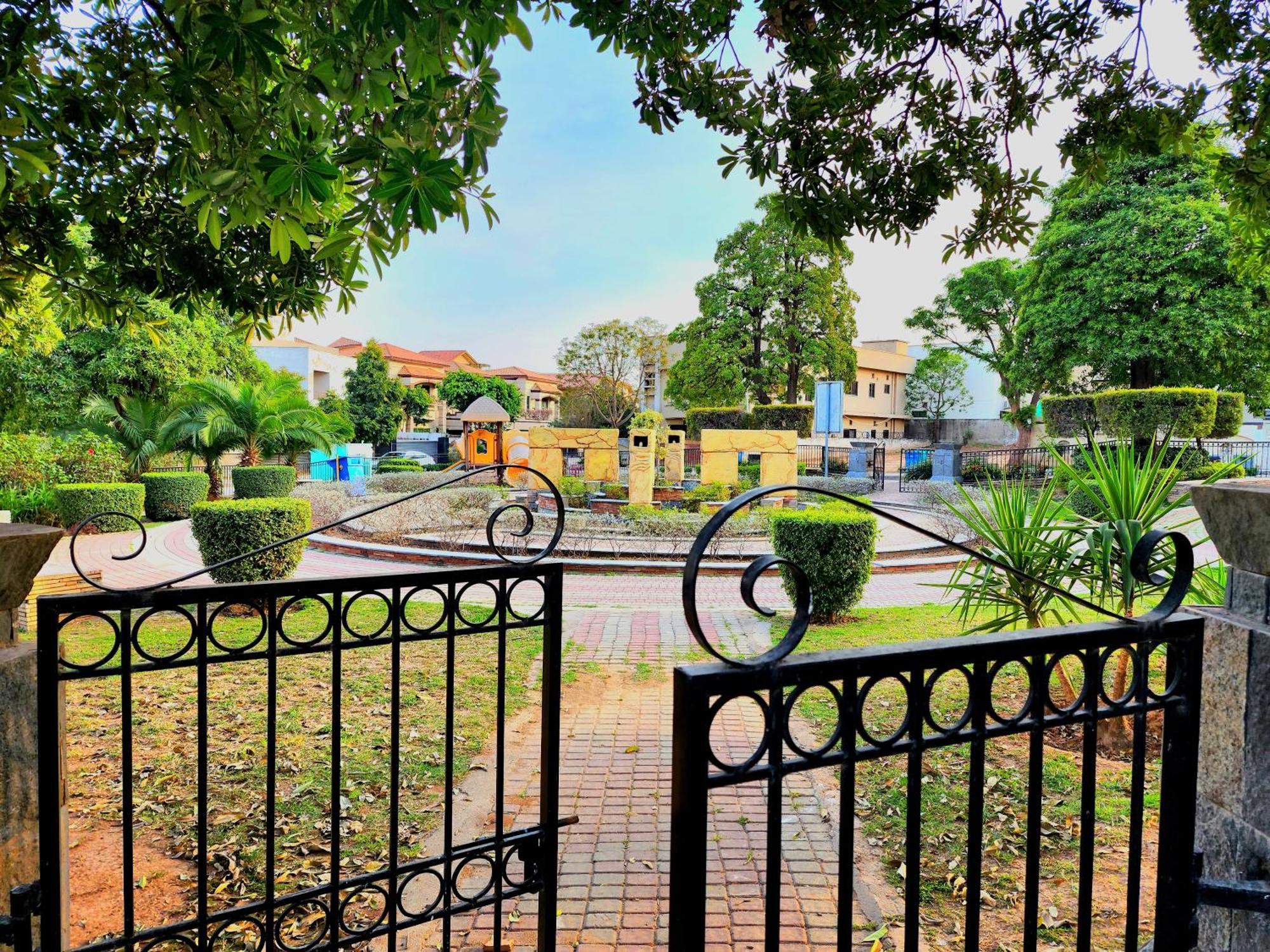 The Millenial Apartments & Suites Bahria Town 拉瓦尔品第 客房 照片